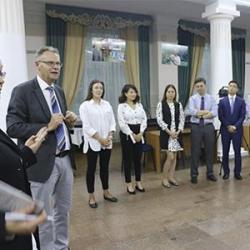 КАРСТЕН МЕРТЕНС КООМДУК КЫЗМАТКЕРЛЕР ҮЧҮН "СҮЙЛӨШҮҮЛӨРДӨГҮ ДИПЛОМАТИЯ ЖАНА КОНФЛИКТТЕРДИ ЧЕЧҮҮ" ТЕМАСЫНДА ТРЕНИНГ ӨТКӨРДҮ КАРСТЕН МЕРТЕНС КООМДУК КЫЗМАТКЕРЛЕР ҮЧҮН "СҮЙЛӨШҮҮЛӨРДӨГҮ ДИПЛОМАТИЯ ЖАНА КОНФЛИКТТЕРДИ ЧЕЧҮҮ" ТЕМАСЫНДА ТРЕНИНГ ӨТКӨРДҮ