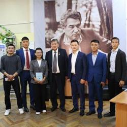 Академиянын студенттери чыгармачылык жолугушуу кечесине катышышты Академиянын студенттери чыгармачылык жолугушуу кечесине катышышты